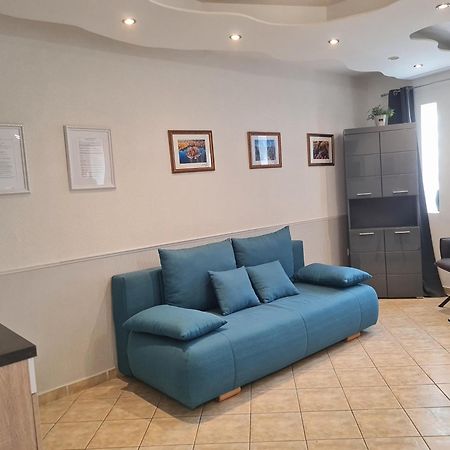 Csever Apartman Тата Екстериор снимка