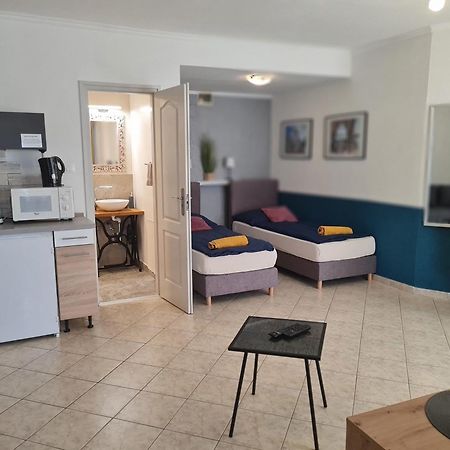 Csever Apartman Тата Екстериор снимка