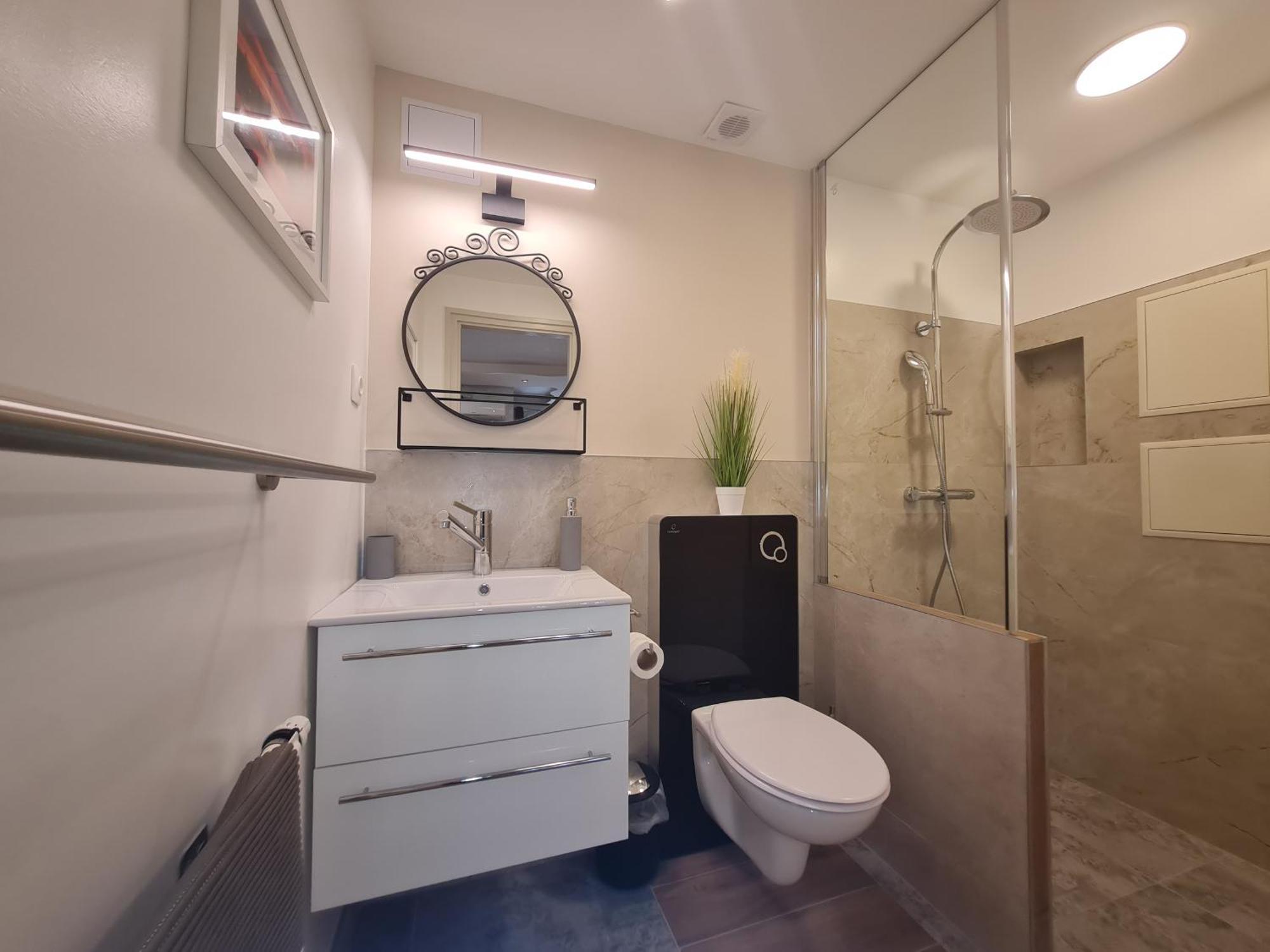 Csever Apartman Тата Екстериор снимка