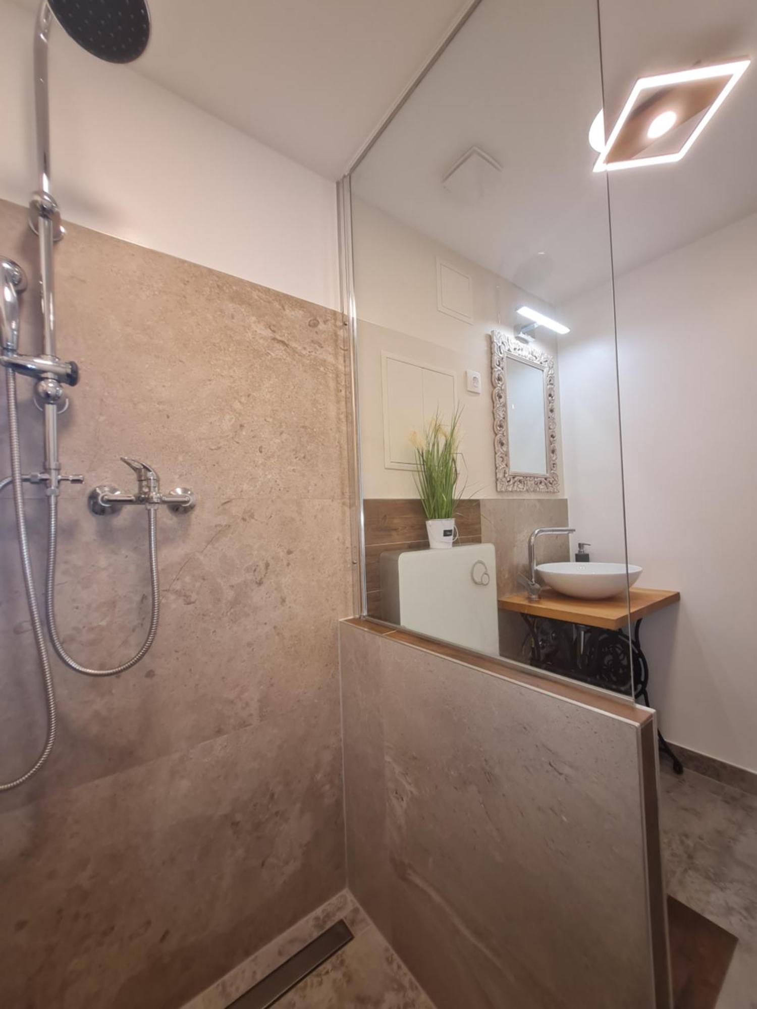 Csever Apartman Тата Екстериор снимка