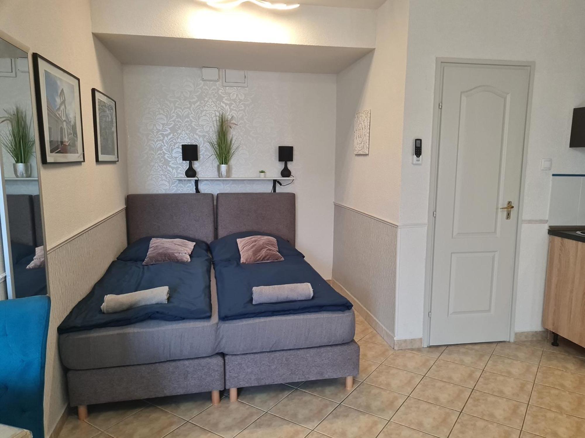 Csever Apartman Тата Екстериор снимка